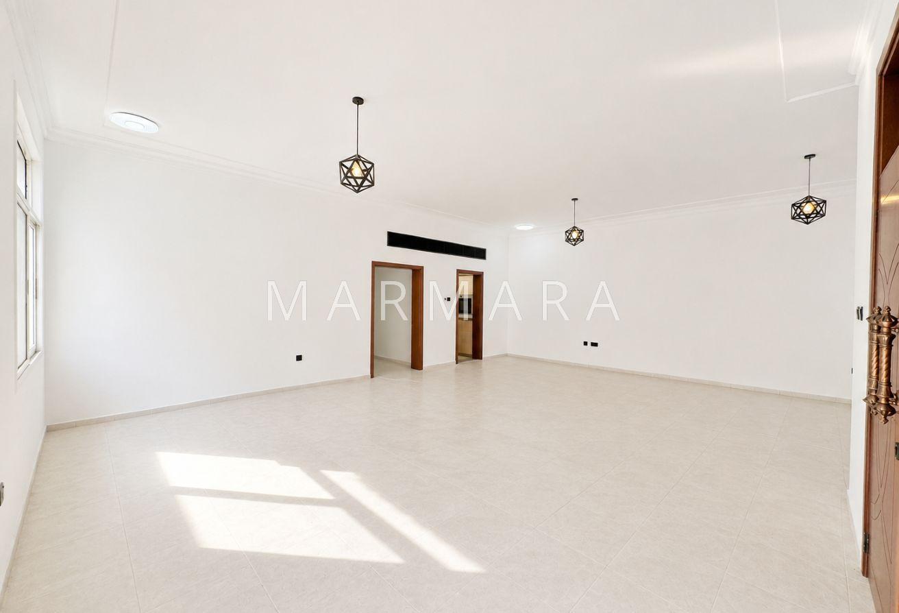 Fully Upgraded 4BR | Private Garden | Shared Pool photo 8