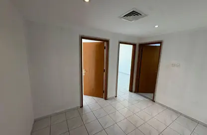 شقة - 2 غرف نوم - 2 حمامات للايجار في مساكن كورنيش عجمان - طريق كورنيش عجمان - عجمان