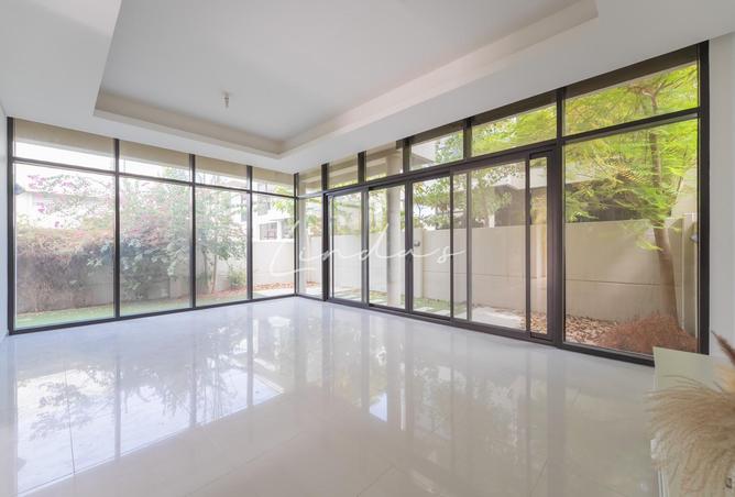 3BR Townhouse | Community View | Unfurnished — photo 4