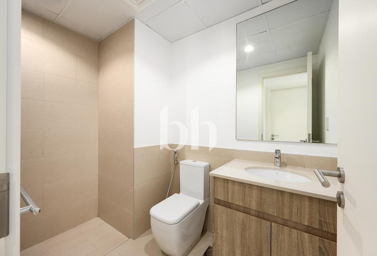 Unfurnished | Mid Floor | Managed | Vacant photo 7