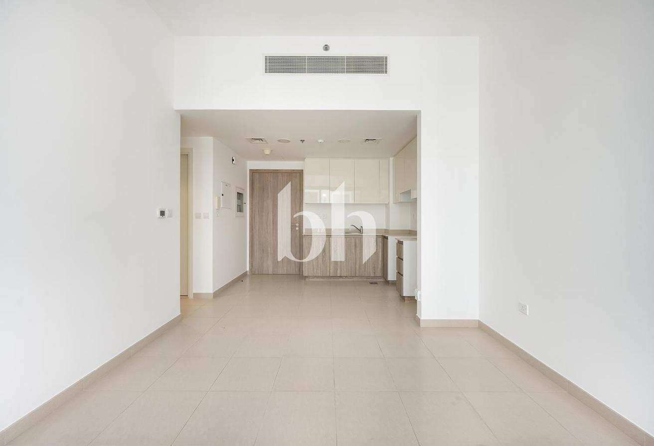 Unfurnished | Mid Floor | Managed | Vacant photo 3