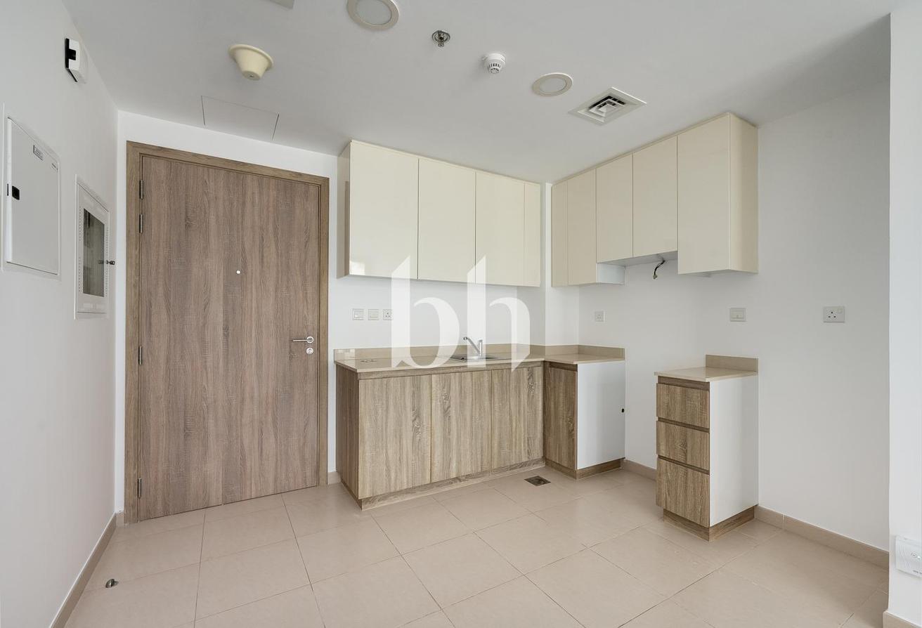 Unfurnished | Mid Floor | Managed | Vacant photo 6