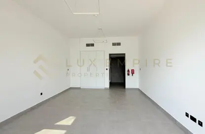 Apartment - 1 Bedroom - 2 Bathrooms for rent in V2 - Dubai Sports City - Dubai
