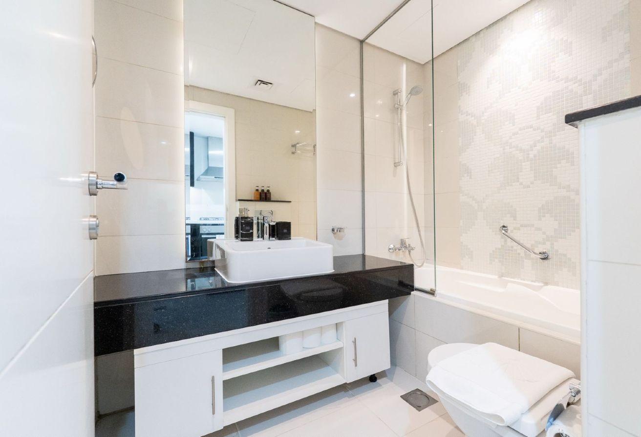 Amazing Spacious Studio in Hotel | Canal View photo 14