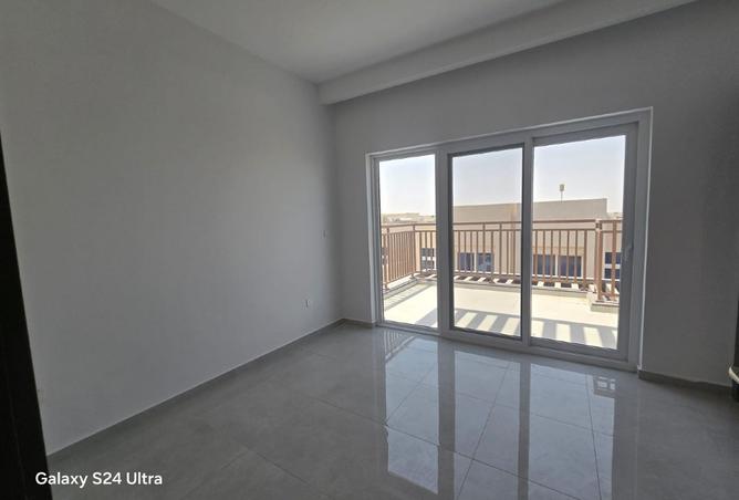 4 BEDROOM HALL LARGE +STORE-BRAND NEW -GOOD FINISH photo 2