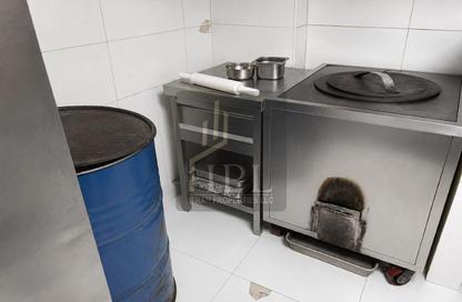 Shop - Studio - 1 for rent in Jumeirah Lake Towers - Dubai