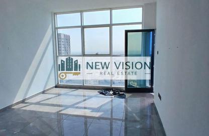 Apartment - 1 - 1 for rent in Burj Al Majaz Tower - Al Majaz 2 - Al Majaz - Sharjah