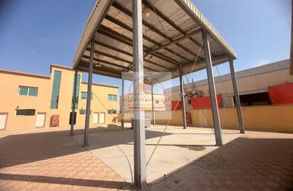 Factory - Studio - 4 Bathrooms for rent in Al Jlail - Al Sajaa - Sharjah