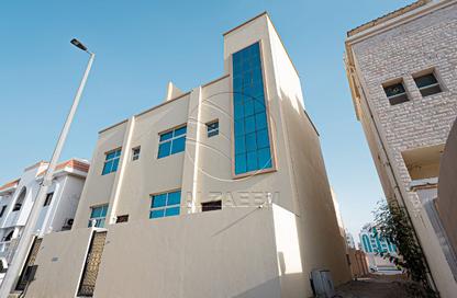 Villa - 3 Bedrooms - 4 Bathrooms for rent in Al Saada Street - Al Mushrif - Abu Dhabi