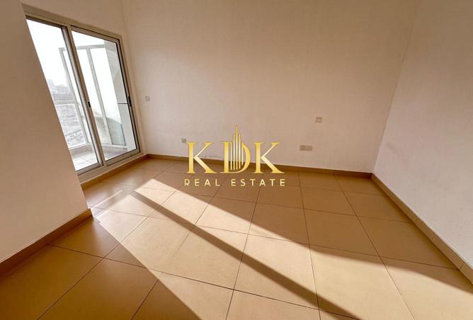 Spacious 1 Bed | Stadium View | Balcony Access photo 2