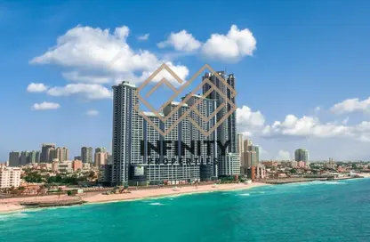 شقة - 1 حمام للبيع في طريق كورنيش عجمان - عجمان