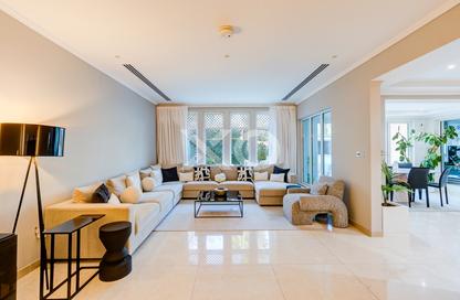 Villa - 3 Bedrooms - 4 Bathrooms for sale in District 8 - Jumeirah Park - Dubai