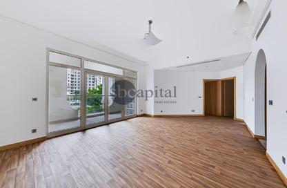 Apartment - 2 Bedrooms - 3 Bathrooms for rent in Al Tamr - Shoreline Apartments - Palm Jumeirah - Dubai