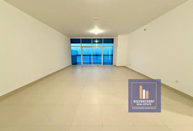 3-bed apartment in Al Ain Tower · Water view — photo 3