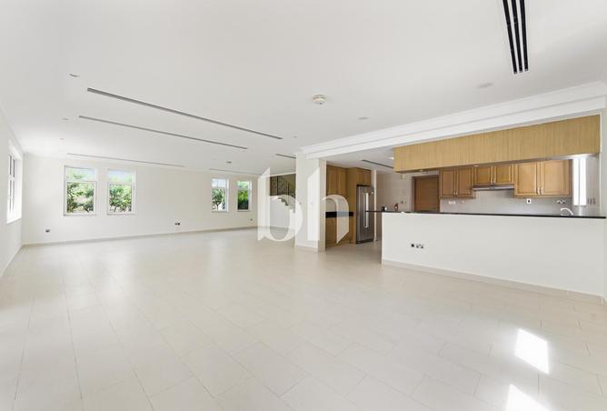 4 Bed Large | Internal Road | Well Maintained — photo 2