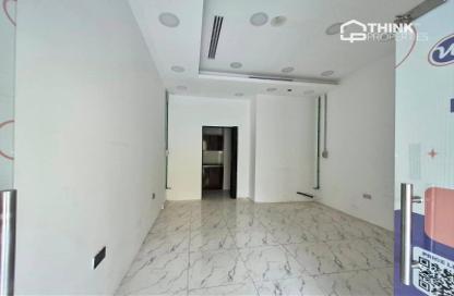 Shop - Studio - 1 for rent in Al Shafar Park Tower - Al Karama - Bur Dubai - Dubai