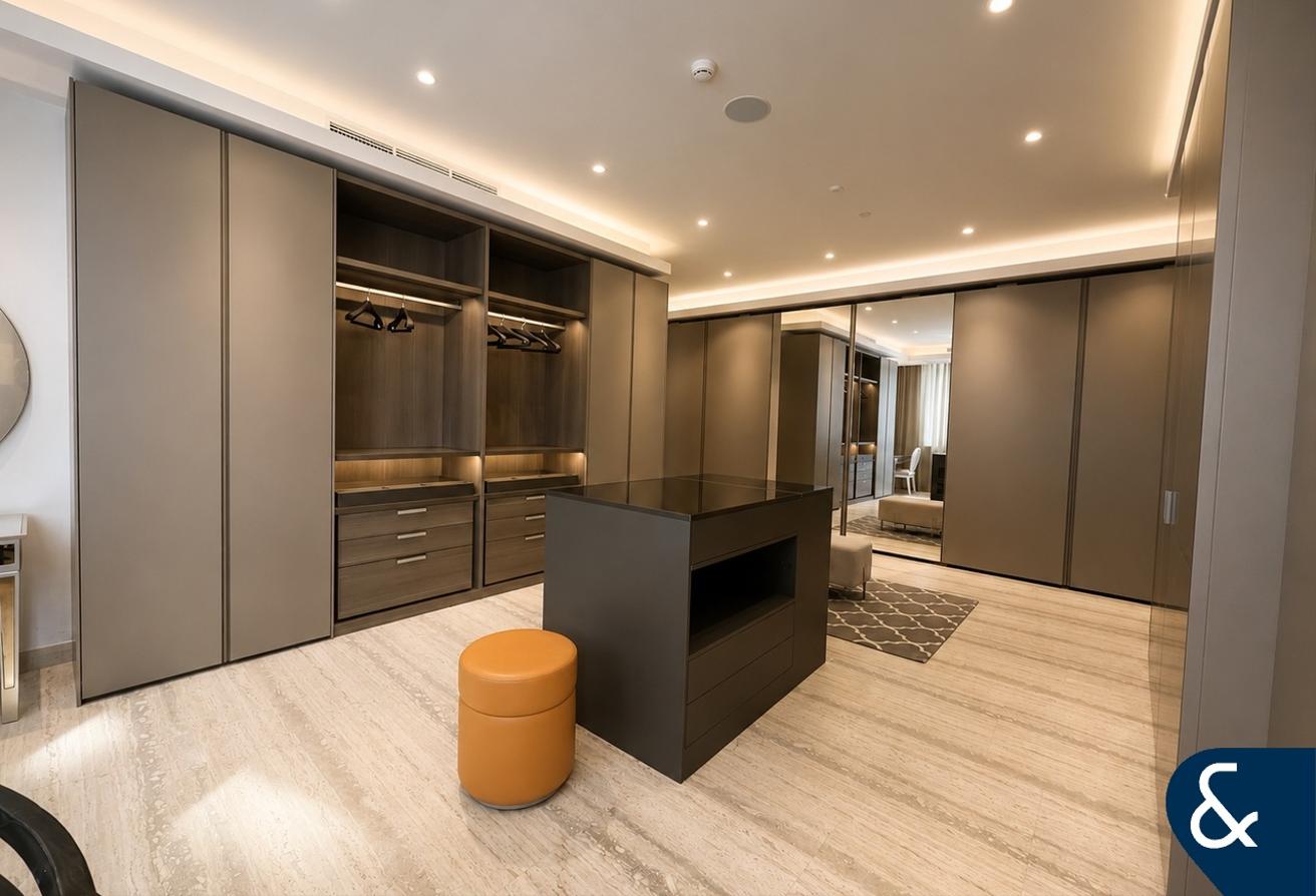 Luxury | Burj Khalifa View | Furnished photo 17