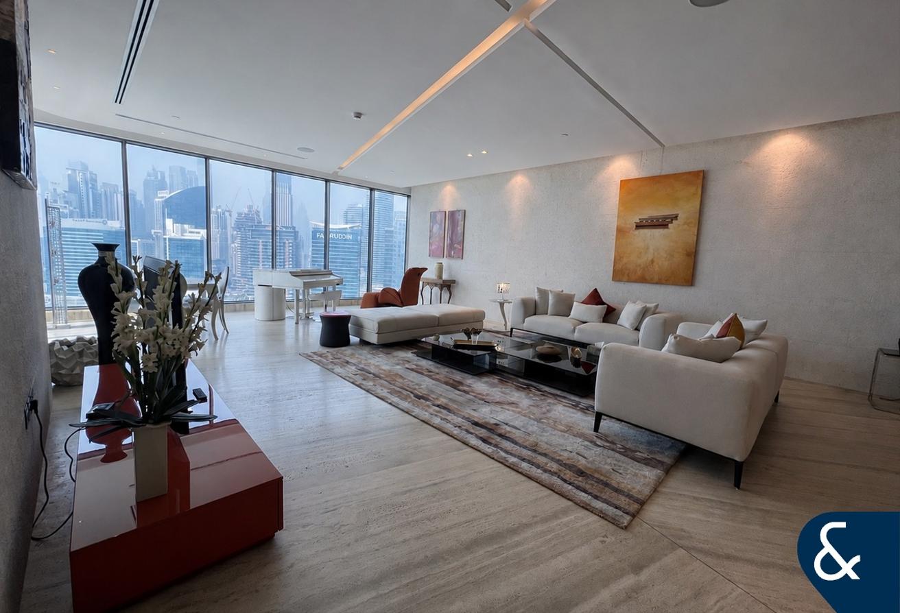 Luxury | Burj Khalifa View | Furnished photo 4