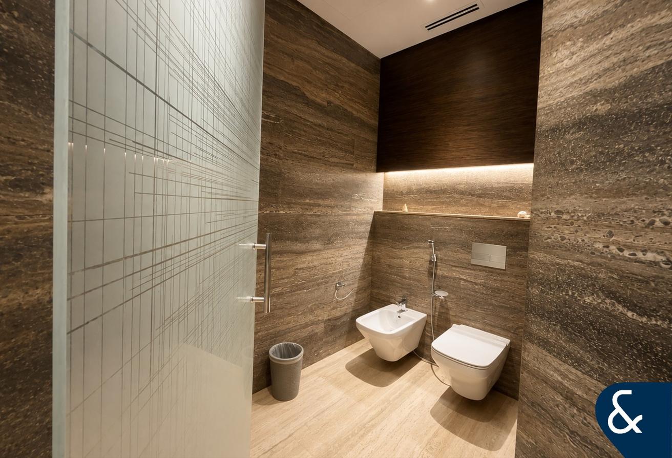 Luxury | Burj Khalifa View | Furnished photo 14