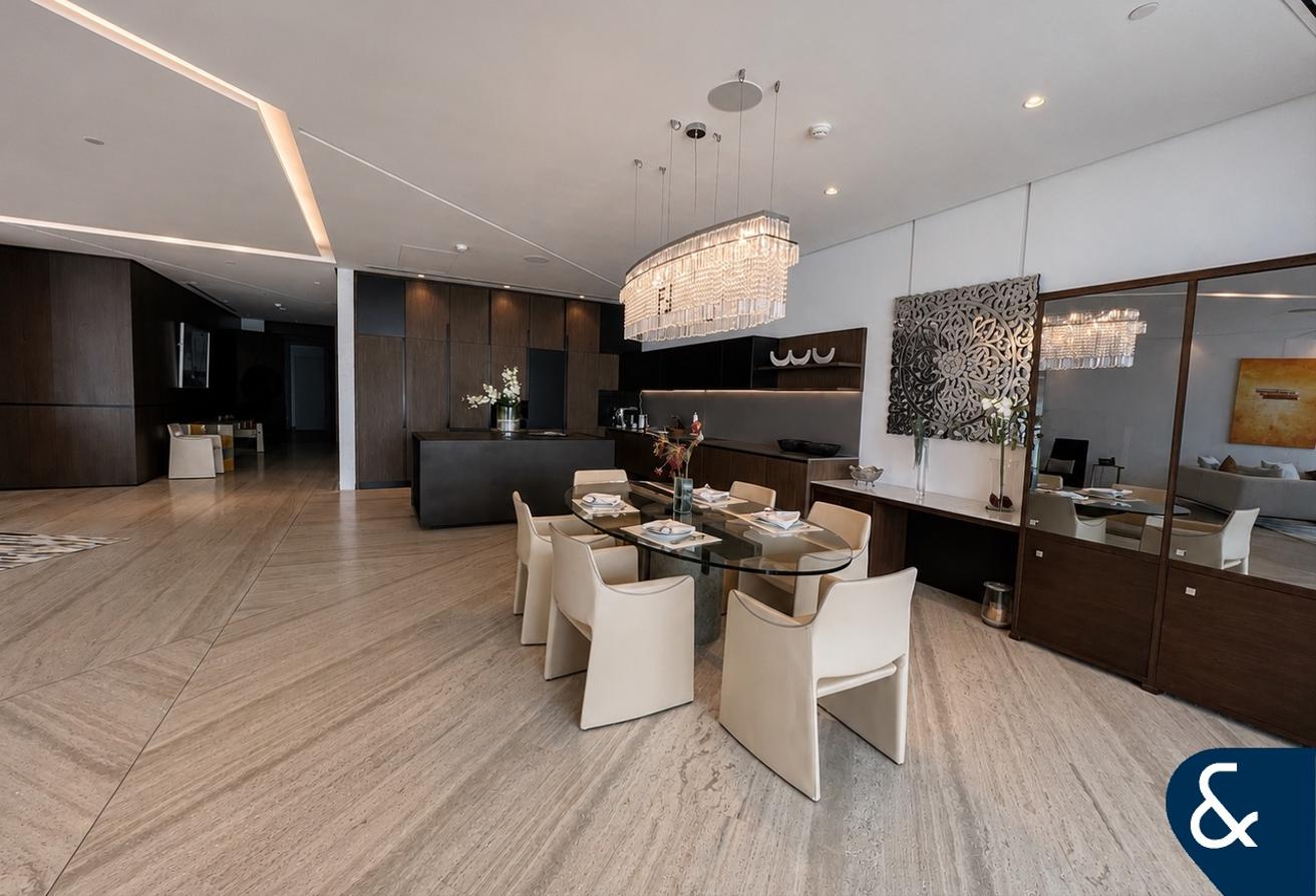Luxury | Burj Khalifa View | Furnished photo 2