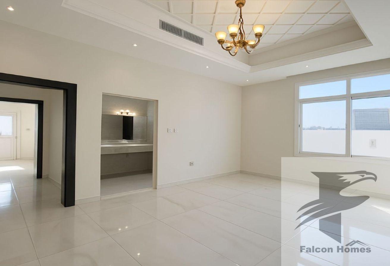 Well Maintained | 5BR Villa with Pool and Garden photo 5