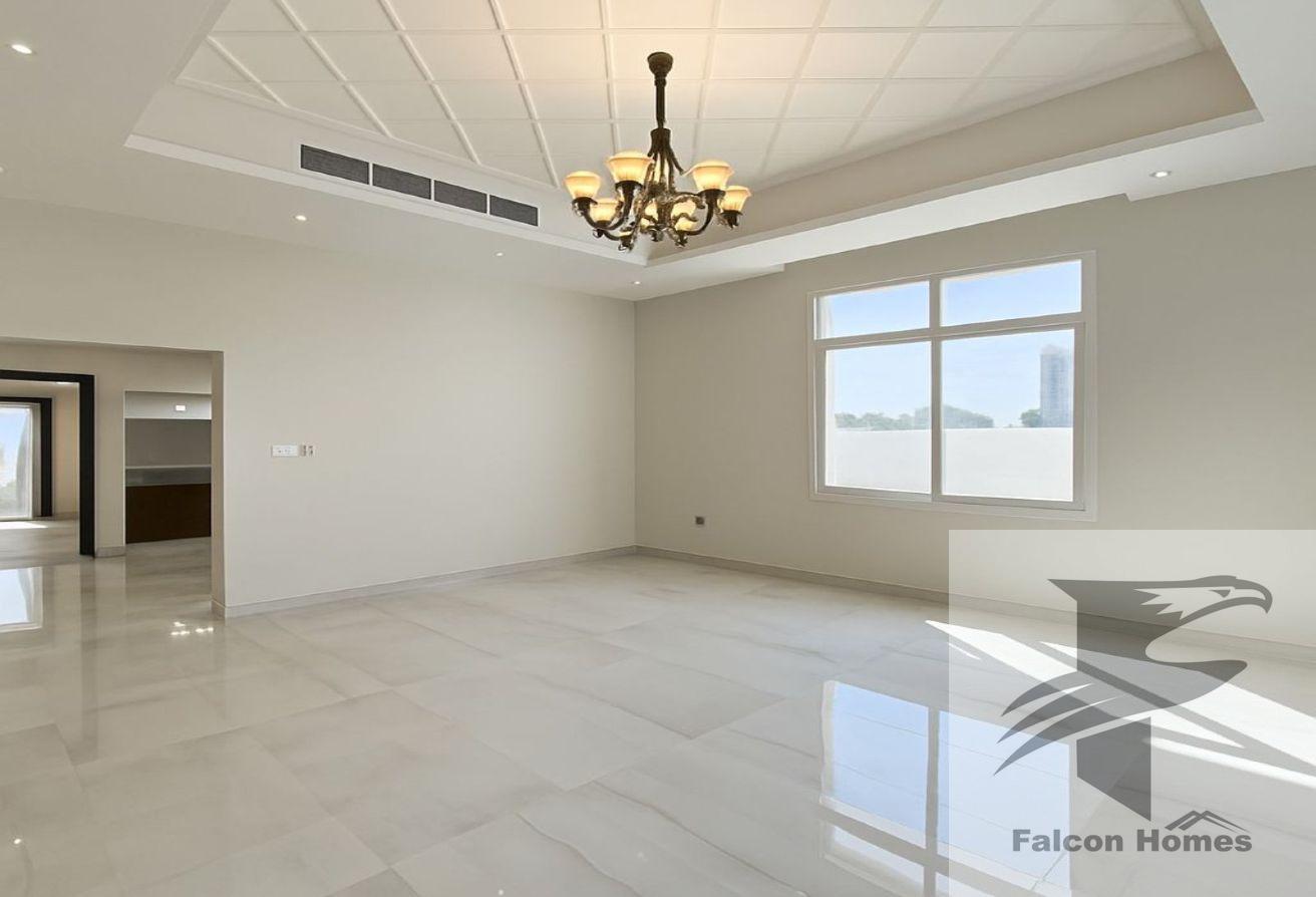 Well Maintained | 5BR Villa with Pool and Garden photo 4