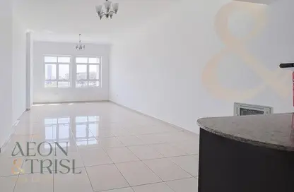 شقة - 2 غرف نوم - 2 حمامات للايجار في برج ربيعة - مجان - دبي لاند - دبي