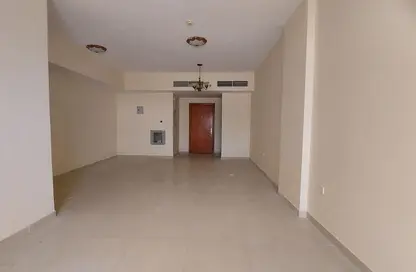 شقة - 2 غرف نوم - 3 حمامات للايجار في مجمع مويلح - تجارية مويلح - الشارقة