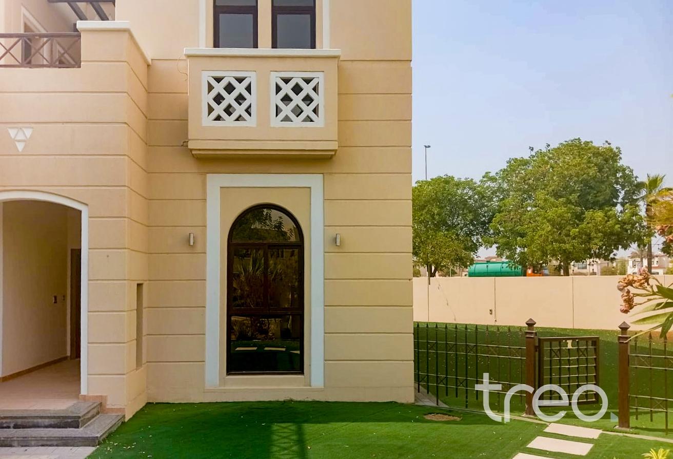 READY NOW | Large Corner Plot | Upgraded photo 16