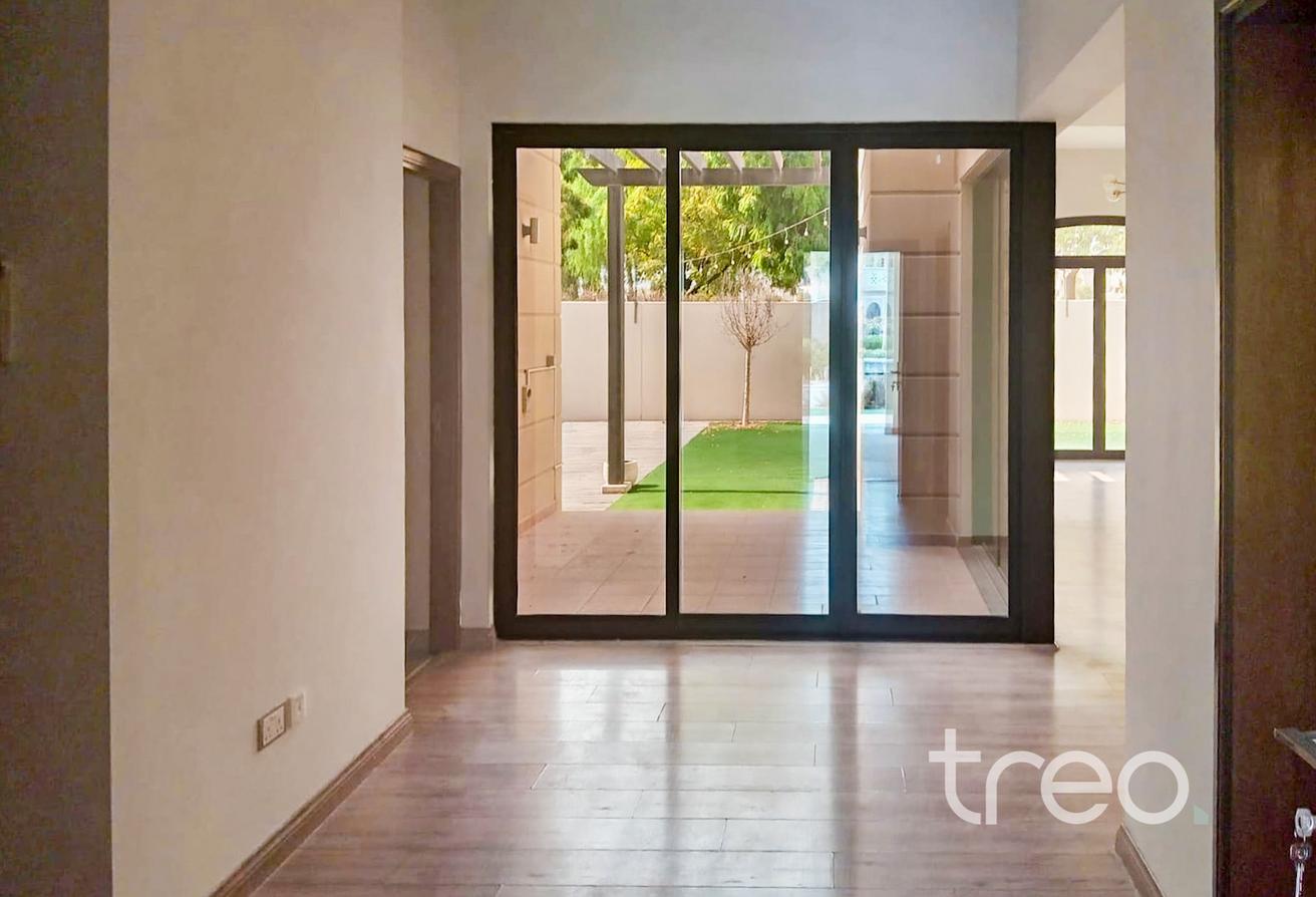 READY NOW | Large Corner Plot | Upgraded photo 7