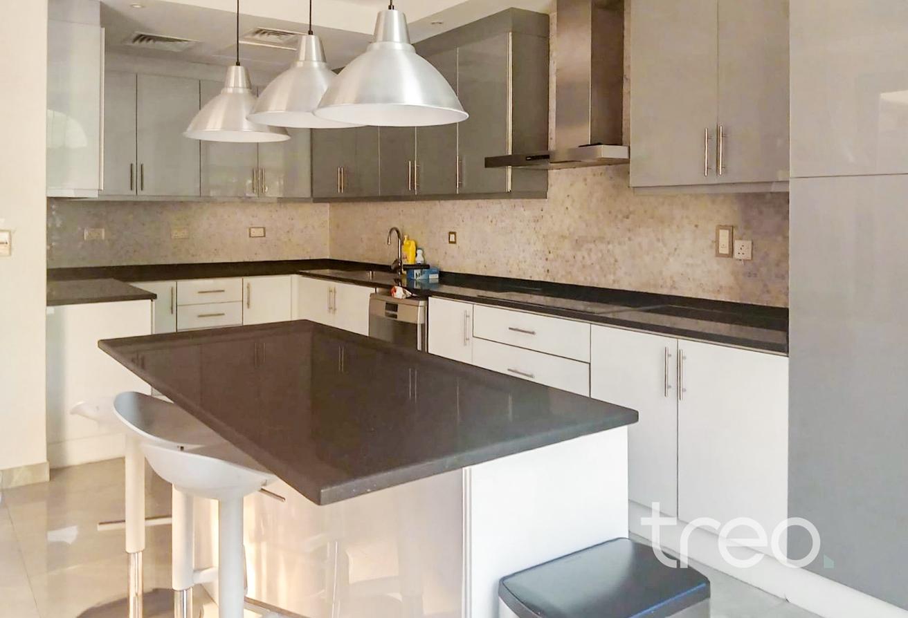 READY NOW | Large Corner Plot | Upgraded photo 8