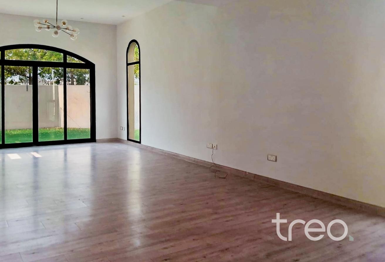 READY NOW | Large Corner Plot | Upgraded photo 6