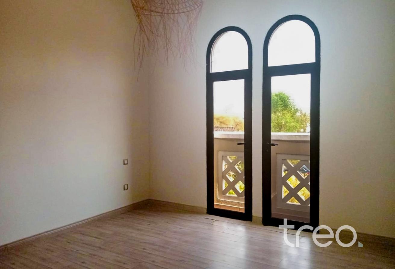 READY NOW | Large Corner Plot | Upgraded photo 12