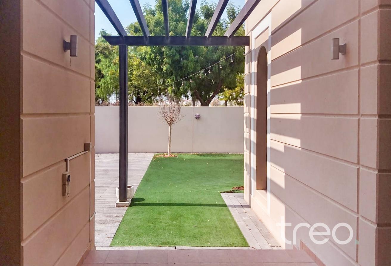 READY NOW | Large Corner Plot | Upgraded photo 14