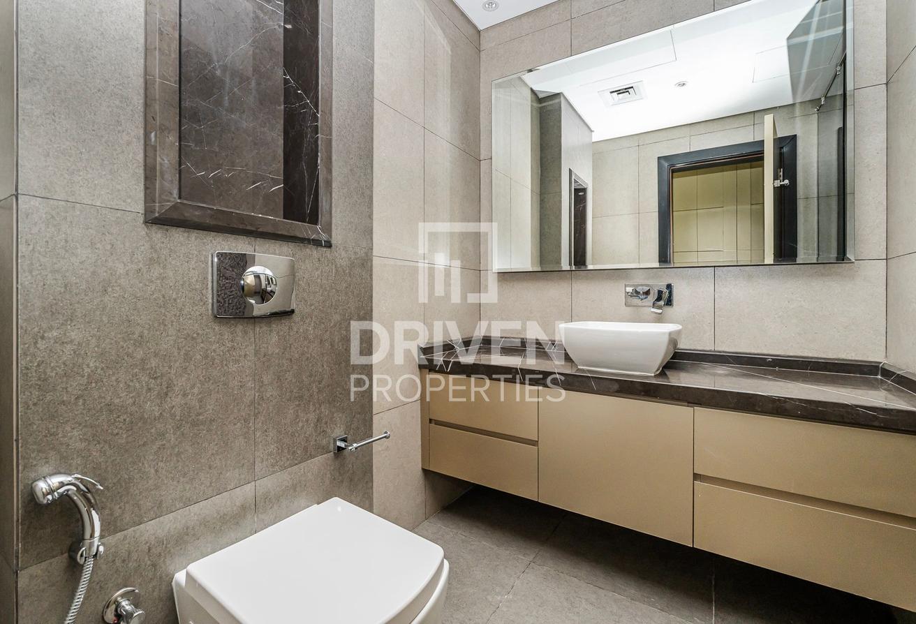 12 Cheques Option | Well Maintained | Prime Area photo 10