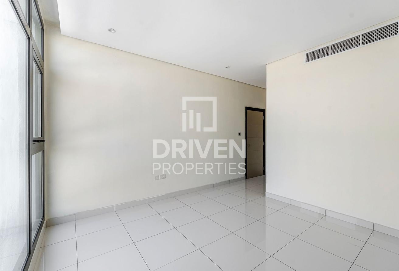 12 Cheques Option | Well Maintained | Prime Area photo 6