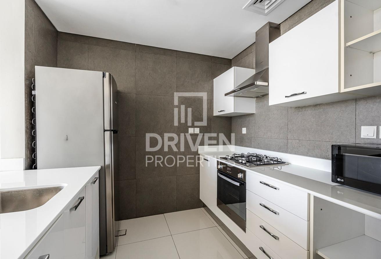 12 Cheques Option | Well Maintained | Prime Area photo 8