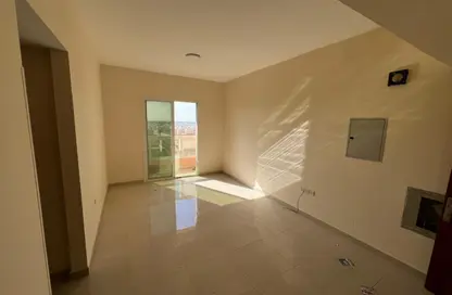 شقة - 2 غرف نوم - 2 حمامات للايجار في فلل الروضة 2 - 2  الروضة - الروضة - عجمان