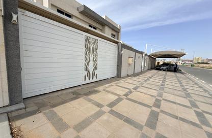 Villa - 5 Bedrooms - 6 Bathrooms for rent in Al Azra - Al Riqqa - Sharjah