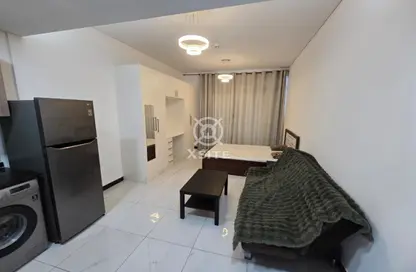 شقة - 1 حمام للايجار في كريستال مساكن - منطقة 11 - قرية جميرا الدائرية - دبي