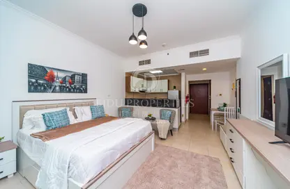 Apartment - Studio - 1 Bathroom for sale in Burj Al Nujoom - Downtown Dubai - Dubai