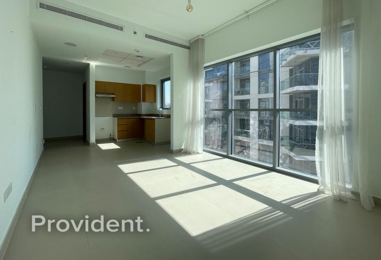 High Floor | Bright Unit | Vacant Now photo 5