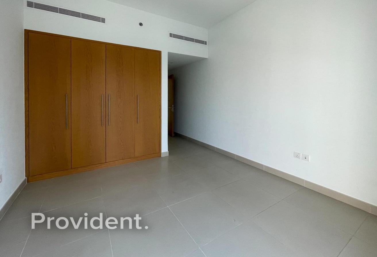 High Floor | Bright Unit | Vacant Now photo 10