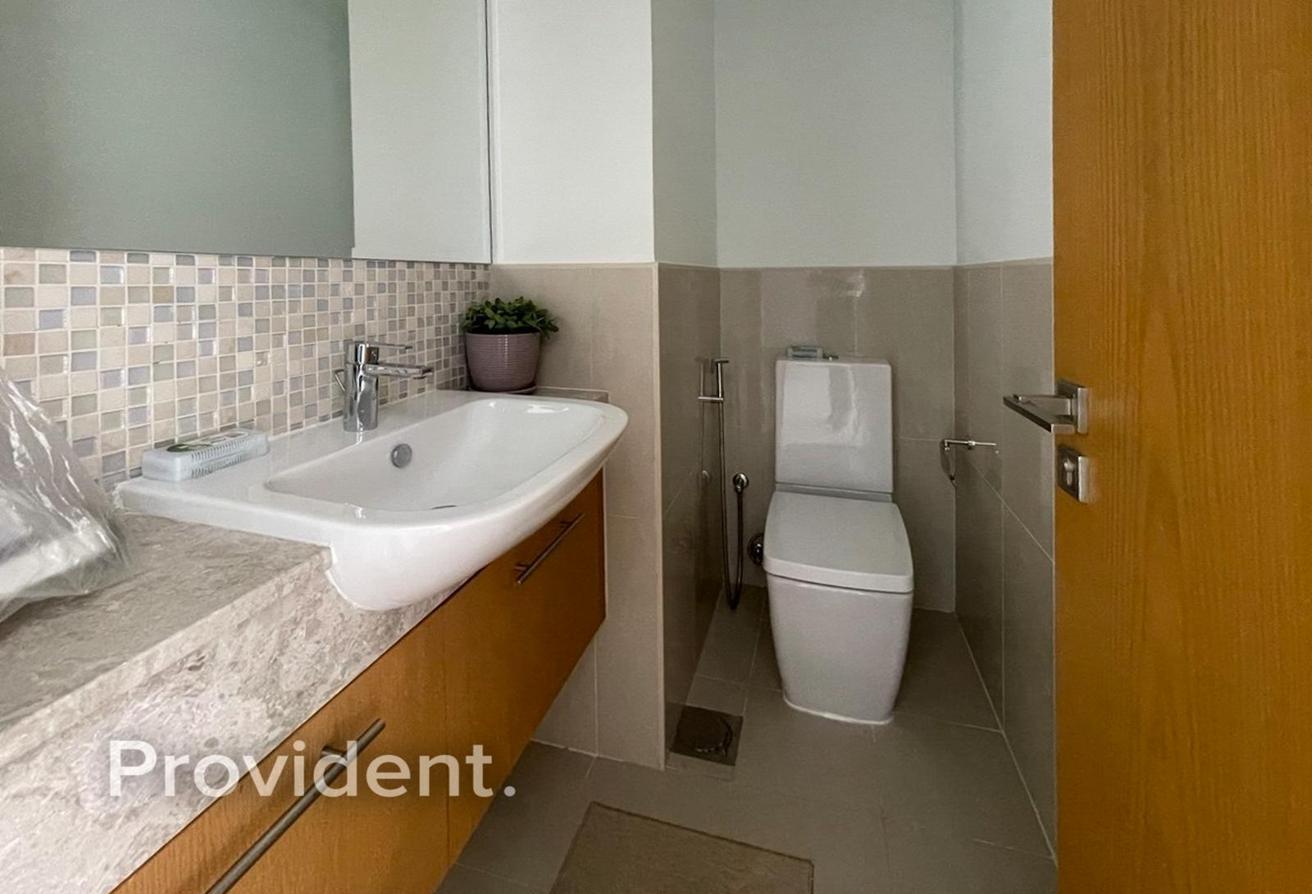 High Floor | Bright Unit | Vacant Now photo 6