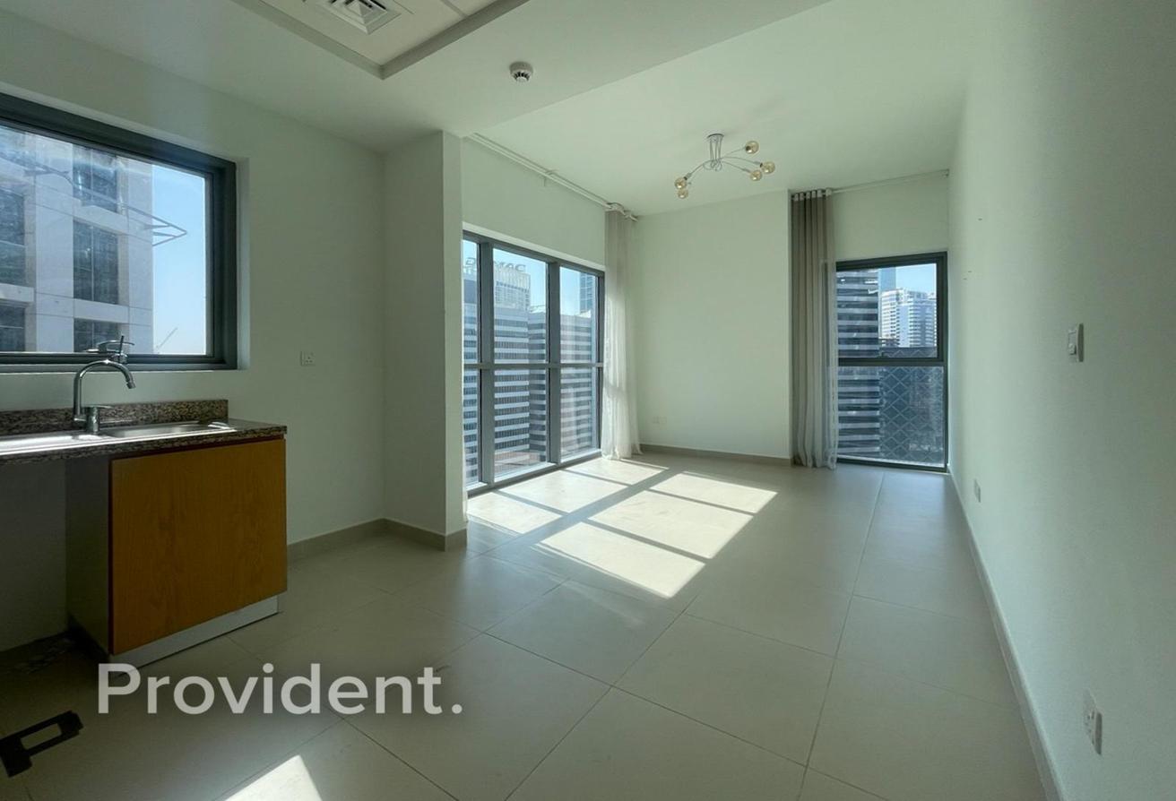 High Floor | Bright Unit | Vacant Now photo 2