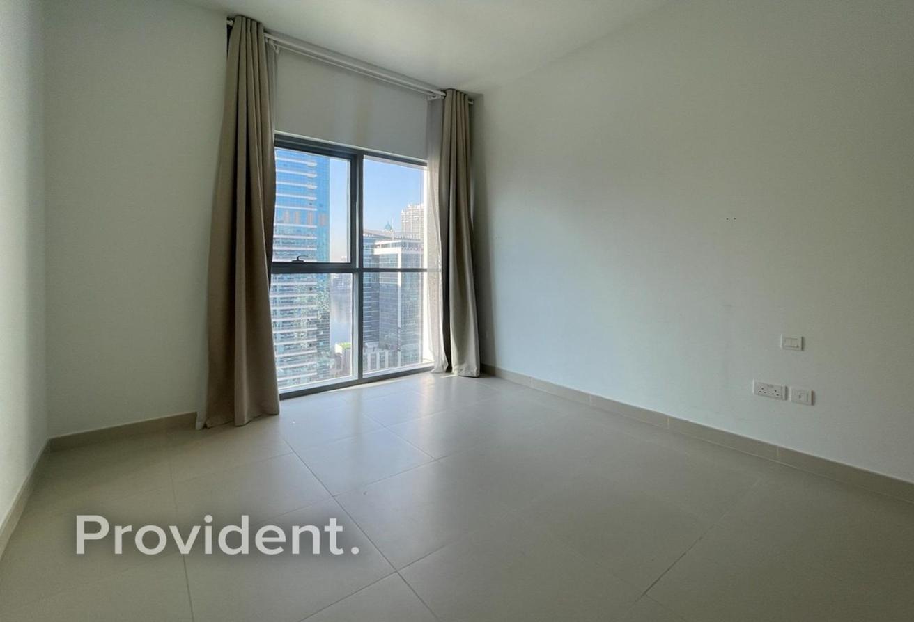 High Floor | Bright Unit | Vacant Now photo 8