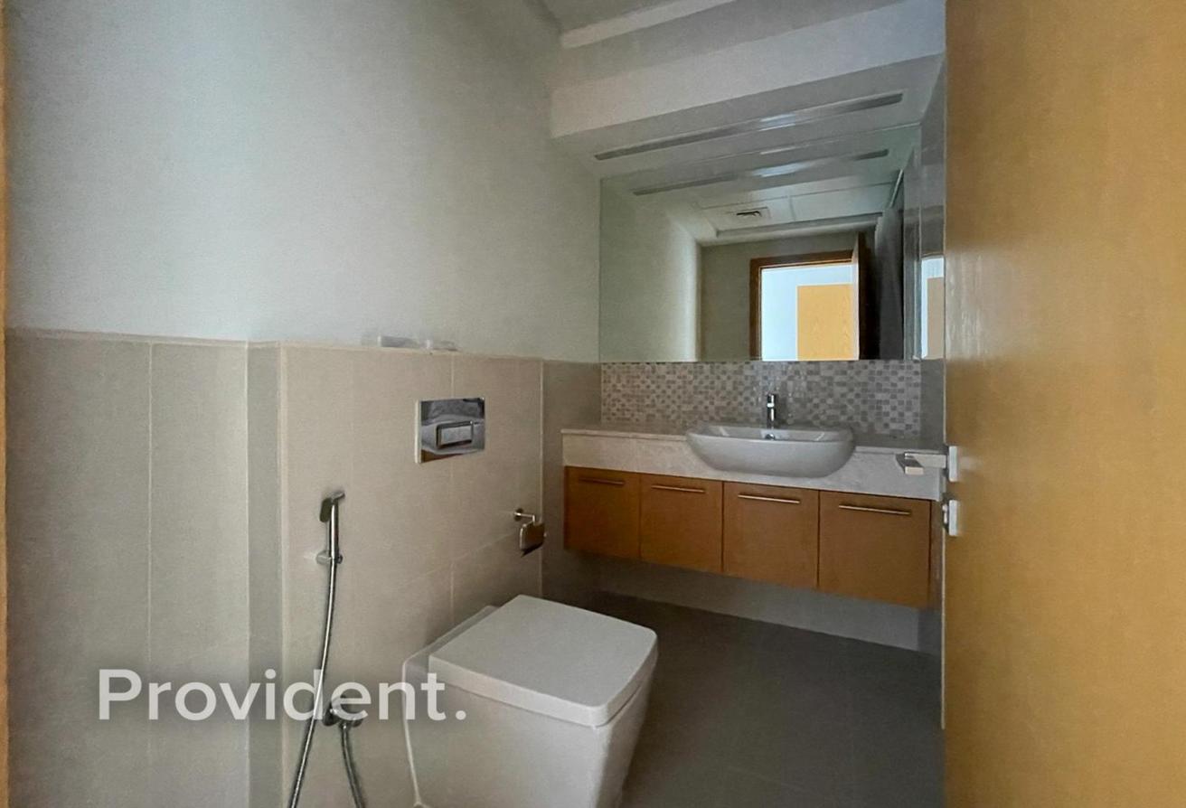 High Floor | Bright Unit | Vacant Now photo 7