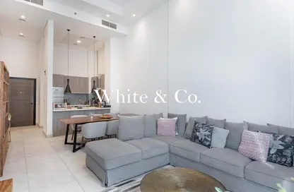 شقة - 2 غرف نوم - 3 حمامات للايجار في حياتي رزدنسز - منطقة 14 - قرية جميرا الدائرية - دبي