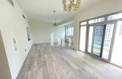 شقة - 3 غرف نوم - 5 حمامات للايجار في E برج - الأبراج الإدارية - الخليج التجاري - دبي