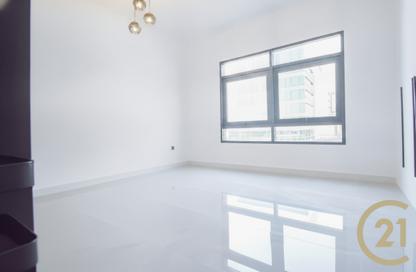 Apartment - 3 Bedrooms - 2 Bathrooms for sale in The Views 1 - The Views - Dubai